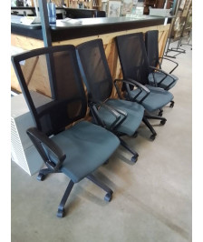 FAUTEUIL DE BUREAU A ROULETTES RÉSINE ET TISSU NOIR DOSSIER AJUSTABLE ASSISE TISSU TAUPE
