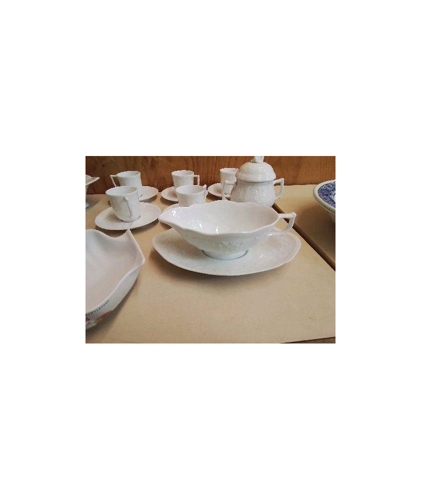 SAUCIÊRE EN PORCELAINE DE LIMOGES