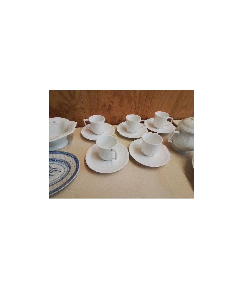 LOT DE 5 TASSES ET SOUCOUPES EN PORCELAINE DE LIMOGES