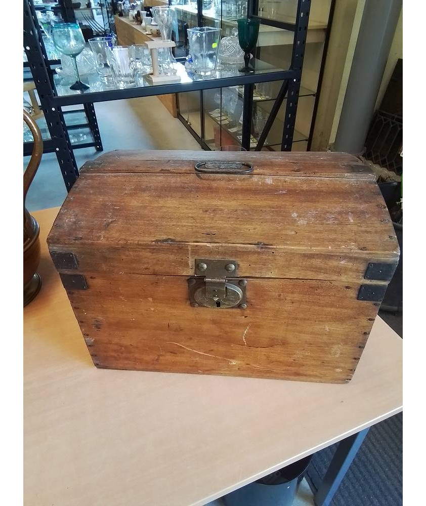 MALLE BOMBÉE BOIS CERCLÉ 