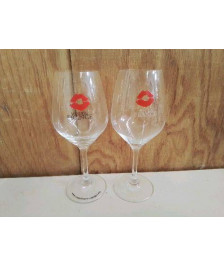 LOT DE 4 VERRES A VIN