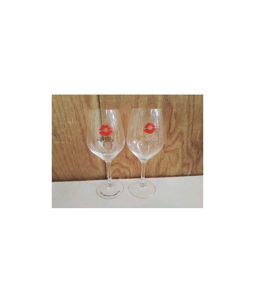 LOT DE 4 VERRES A VIN