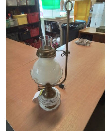 LAMPE A PETROLE ÉLECTRIFIÉE BOIS CÉRUSÉ LAITON ET VERRE BLANC AMERICAN COOP 1850