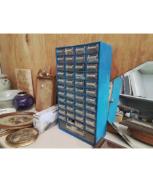 CAISSE DE RANGEMENT OUTILS AVEC SON CONTENU 