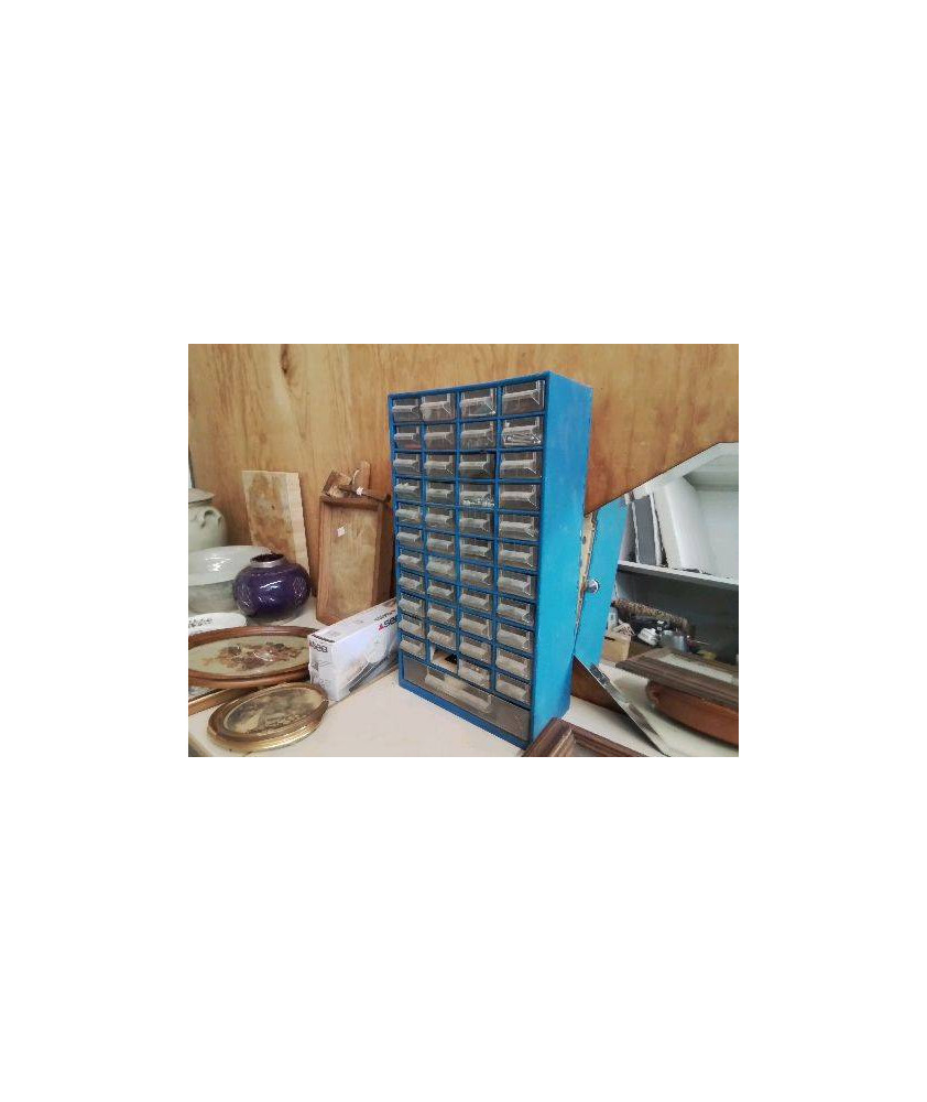 CAISSE DE RANGEMENT OUTILS AVEC SON CONTENU 