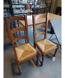 PAIRE DE CHAISES A ENTRETOISE BOIS PAILLÉ DOSSIER 3 BARREAUX CHANTOURNÉ 