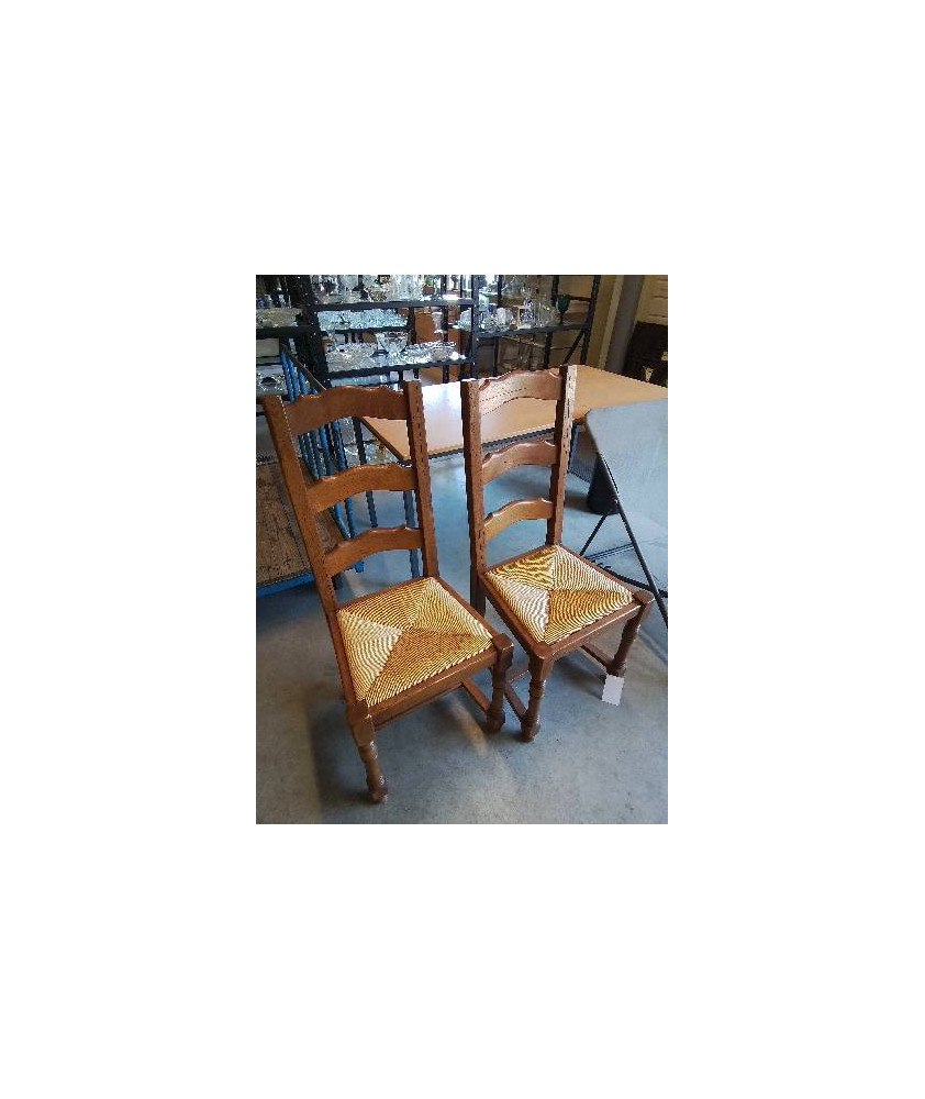 PAIRE DE CHAISES A ENTRETOISE BOIS PAILLÉ DOSSIER 3 BARREAUX CHANTOURNÉ 