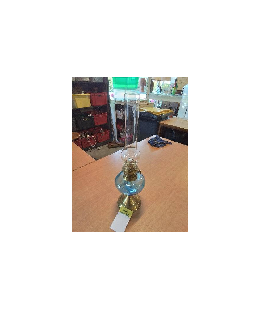LAMPE A PÉTROLE LAITON ET VERRE TEINTÉ BLEU