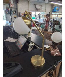 LAMPE METAL DORÉ ET VERRE BLANC