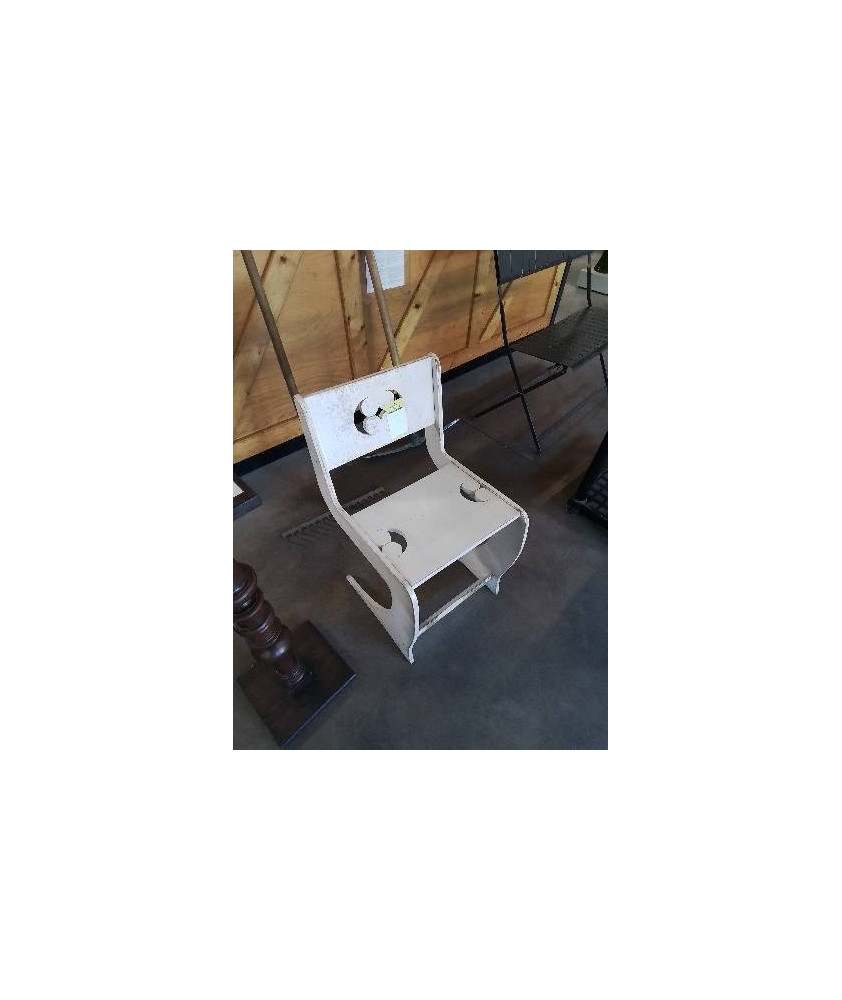 CHAISE ENFANT BOIS BLANC AJOURÉ 
