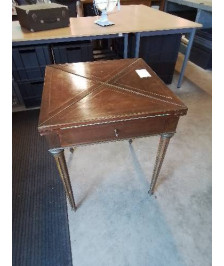 TABLE A JEU MOUCHOIR ACAJOU INCRUSTATION LAITON 1 TIROIR STYLE LOUIS XVI 
