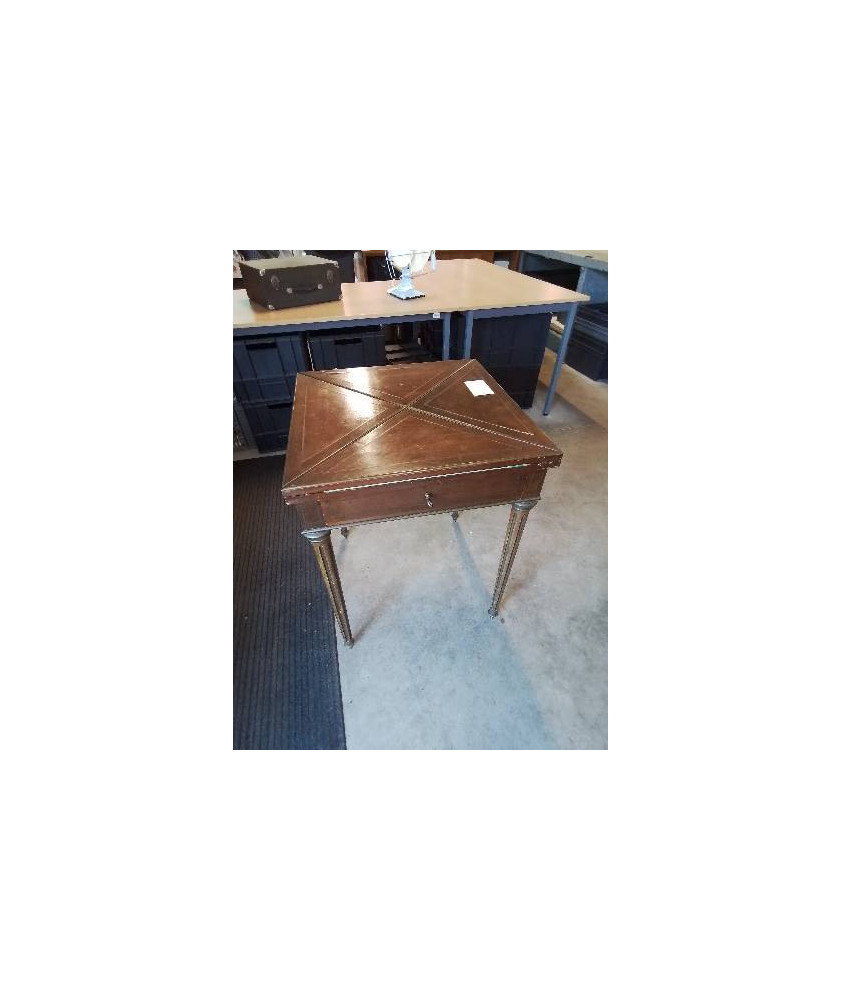 TABLE A JEU MOUCHOIR ACAJOU INCRUSTATION LAITON 1 TIROIR STYLE LOUIS XVI 