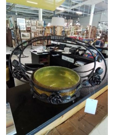 CENTRE DE TABLE ART DECO FER FORGÉ DÉCOR AUX ROSE ET PATE DE VERRE JAUNE