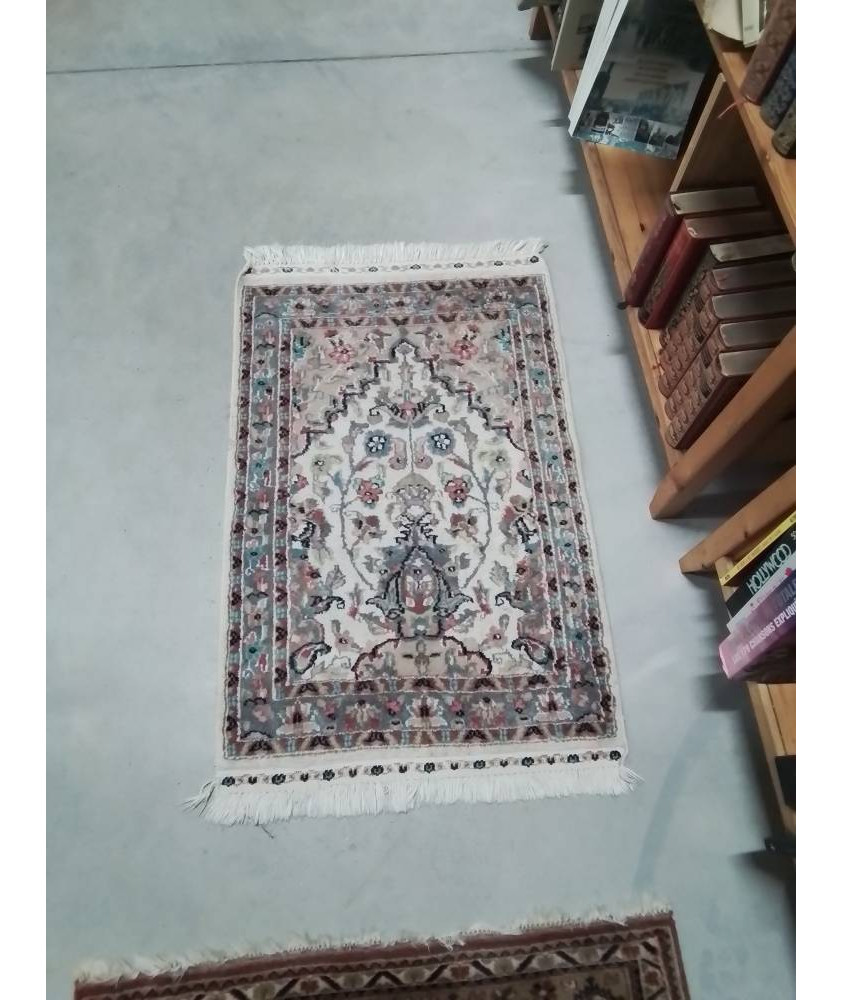 TAPIS LA8NE ET SOIE ECRU BLEU ROSE 105X62CM