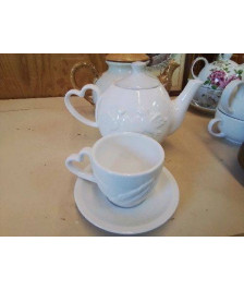 THÉIÈRE BLANCHE ET SA TASSE 