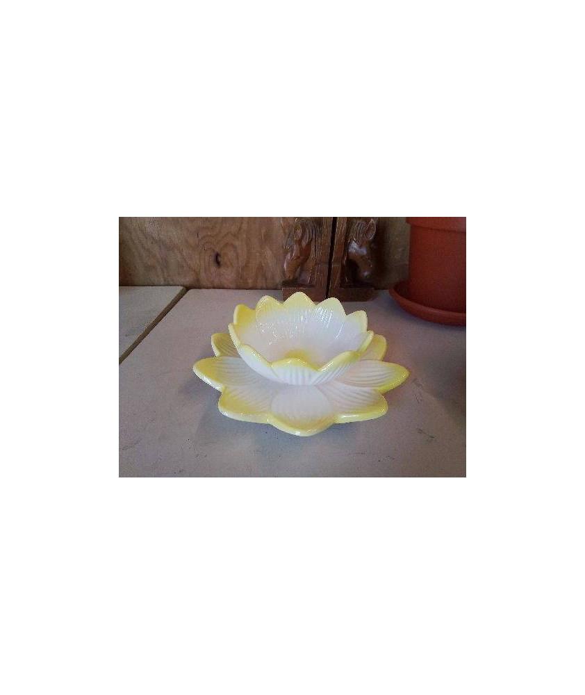 TASSE DECORATIVE EN FORME DE FLEUR