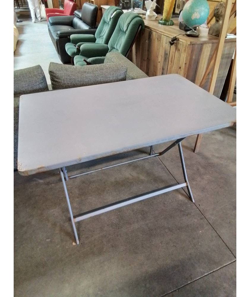TABLE DE JARDIN RECTANGULAIRE PLIANTE MÉTAL GRIS HESPERIDE EN L\'ÉTAT 