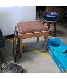 TABOURET DESSUS CUIR 