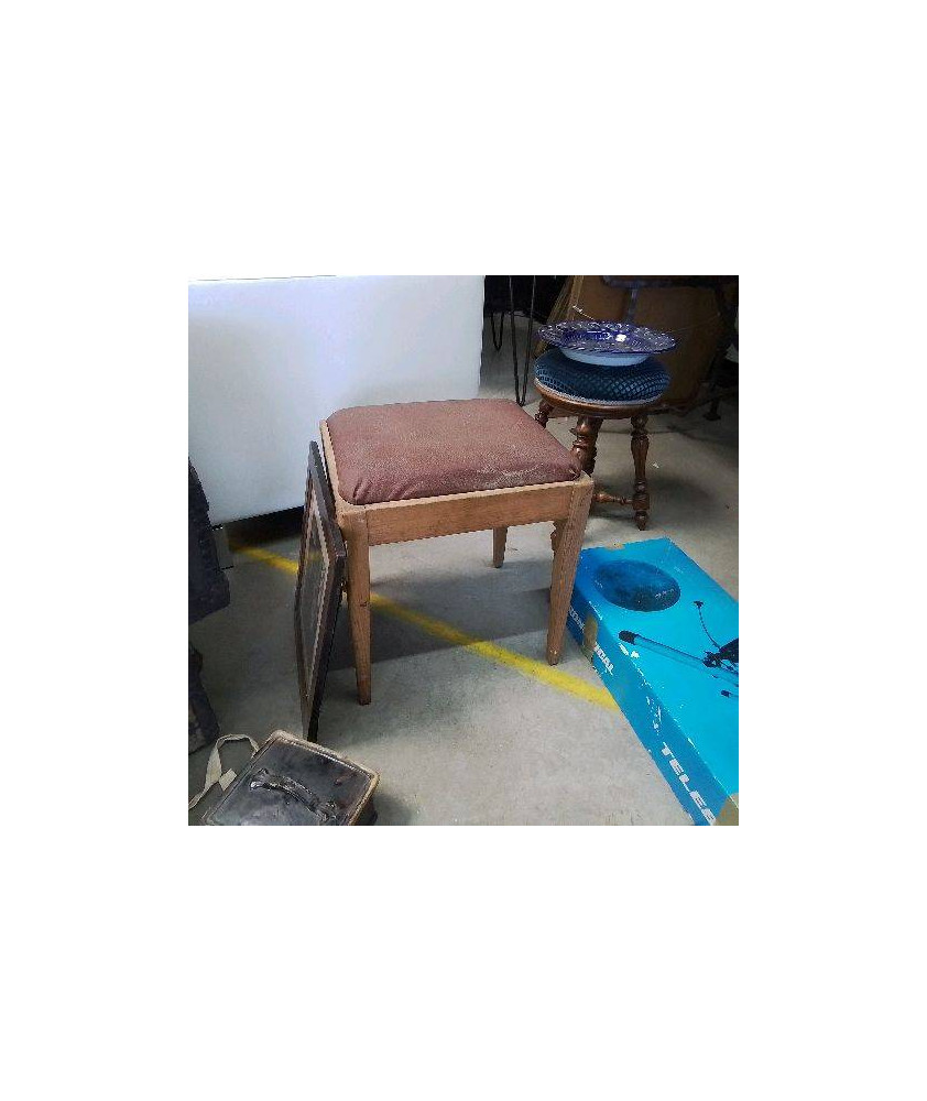TABOURET DESSUS CUIR 