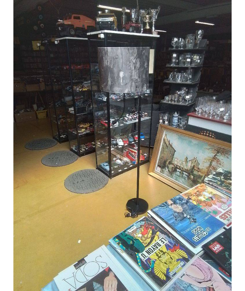 LAMPE SUR PIED