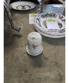 POT A ONGUENT PORCELAINE ASIATIQUE 