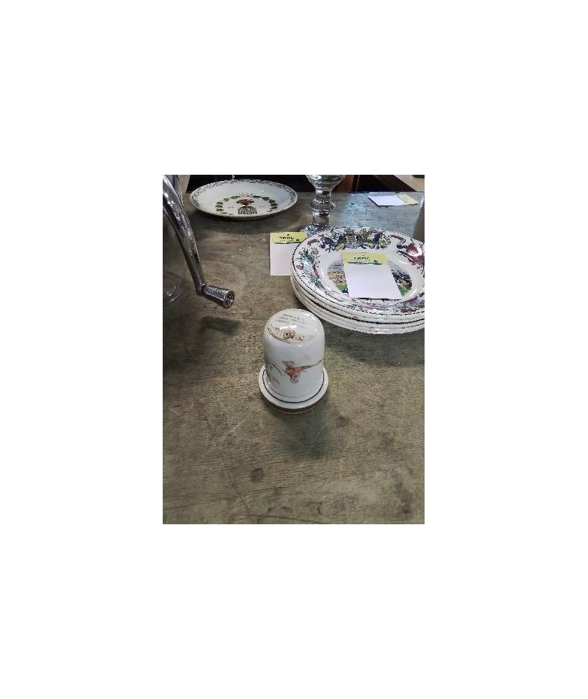 POT A ONGUENT PORCELAINE ASIATIQUE 