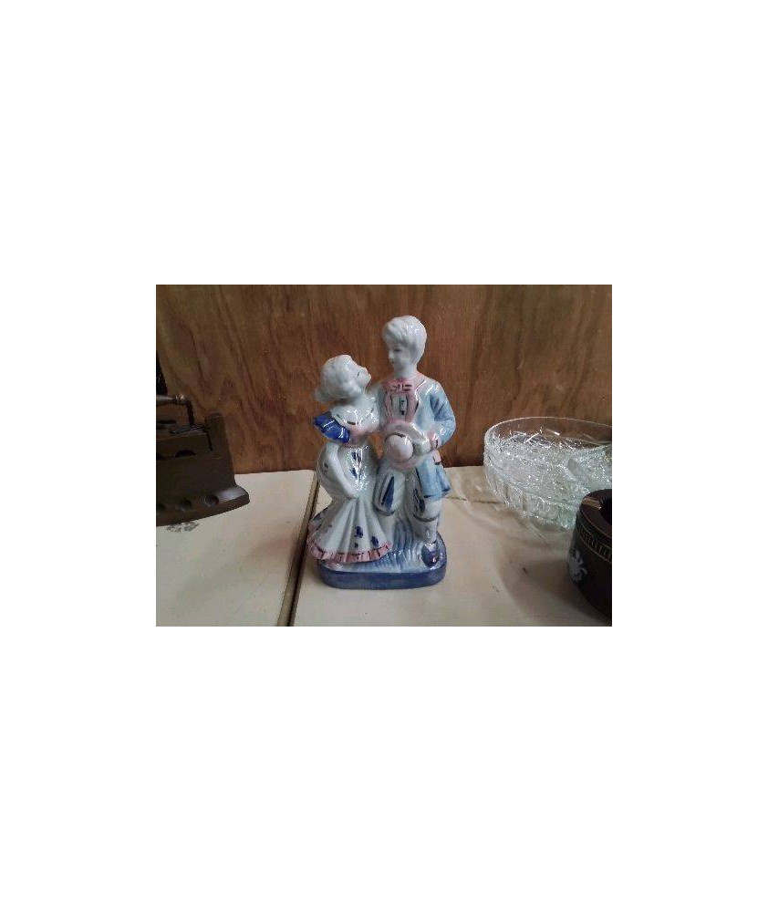 FIGURINE EN PORCELAINE 