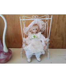 POUPÉE DE PORCELAINE