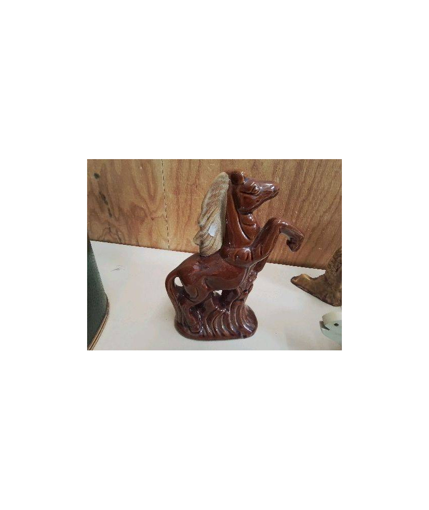 CHEVAL EN CERAMIQUE 