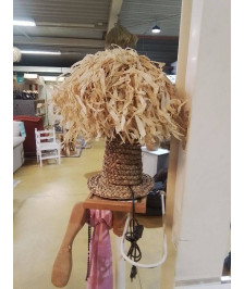 LAMPE EN ROTIN ET RAPHIA 