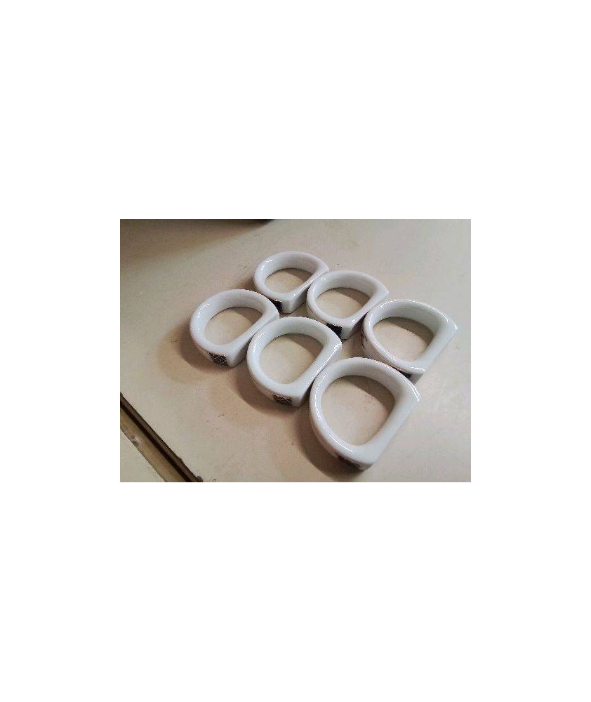 LOT DE 6 RONDS DE SERVIETTES EN PORCELAINE 