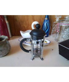 PETITE CAFETIÈRE À PISTON 