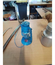 LAMPE A PETROLE MÉTAL BLEU 
