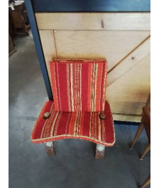 TABOURET DE CHAMELIER BOIS GARNITURES LAITON TISSU ROUGE AVEC COUSSIN
