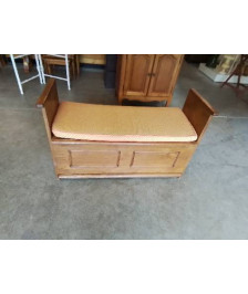 BANC COFFRE CHÊNE CLAIR MOULURÉ AVEC COUSSINS 