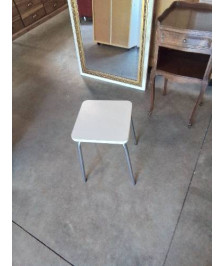 TABOURET CARRÉ BLANC PIEDS METAL CHROMÉ 