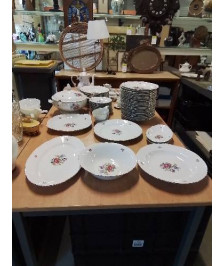 SERVICE DE TABLE PORCELAINE AUX FLEURS ANNÉES 60
