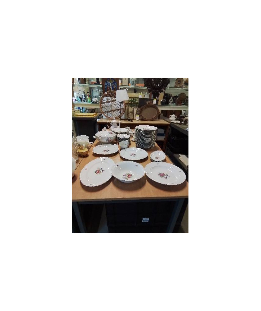 SERVICE DE TABLE PORCELAINE AUX FLEURS ANNÉES 60
