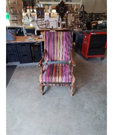FAUTEUIL STYLE LOUIS XIII TISSU RAYE ACCOTOIRS SCULPTÉ 