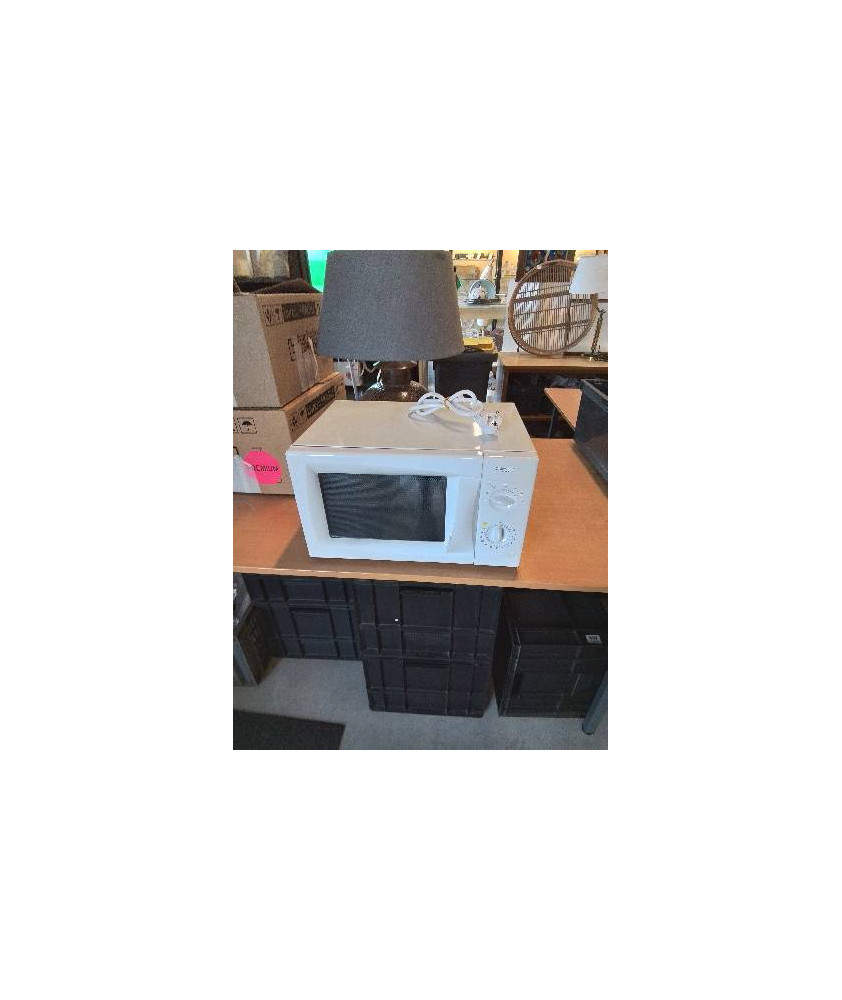 FOUR MICRO-ONDES DAEWOO KOG6C27