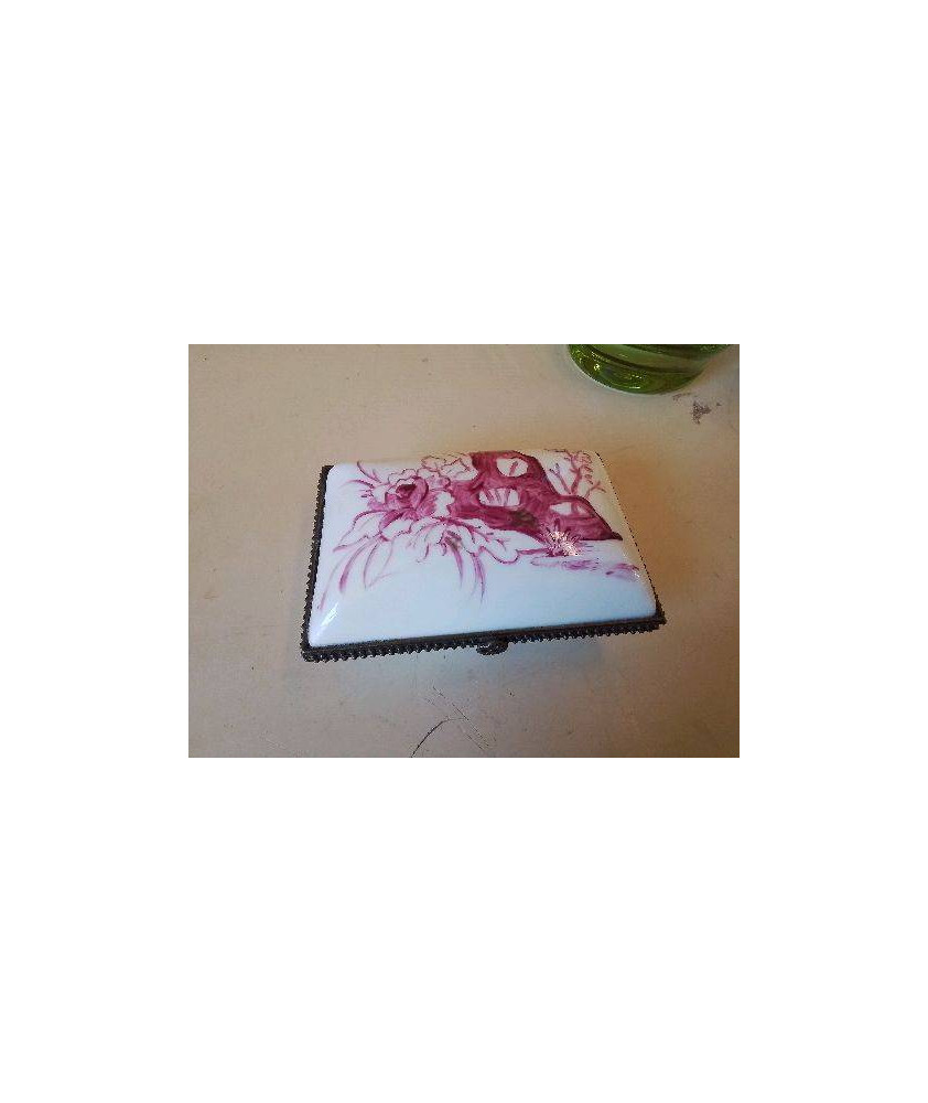 BOITE EN PORCELAINE 