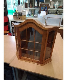 VITRINE MURALE CINTRÉ BOIS CLAIR STYLE RÉGENCE 