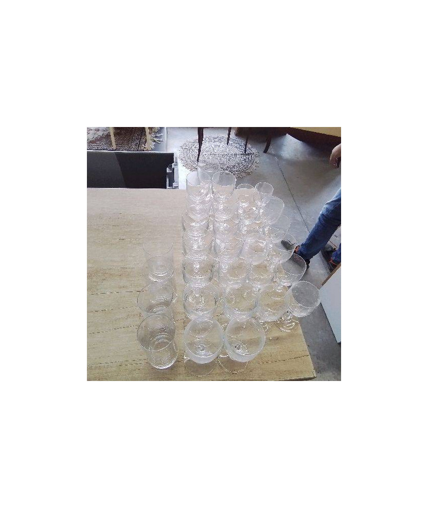 LOT DE 31 VERRES SAINT LOUIS
