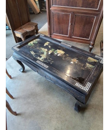 TABLE BASSE RECTANGULAIRE BOIS NOIR LAQUÉ ET NACRE STYLE ASIATIQUE 
