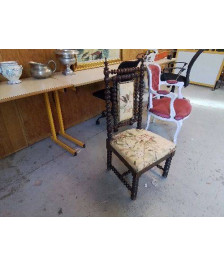 CHAISE D’ALLAITEMENT EN BOIS TOURNE