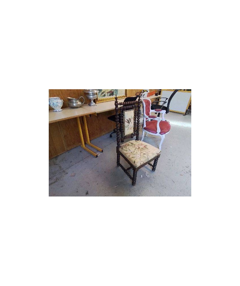 CHAISE D’ALLAITEMENT EN BOIS TOURNE