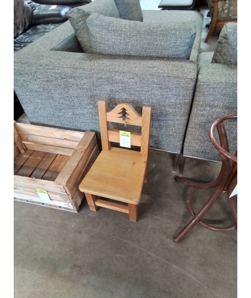 CHAISE ENFANT PIN SCULPTÉ AU SAPIN