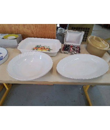 PLAT EN PORCELAINE BORDURE DORÉ 