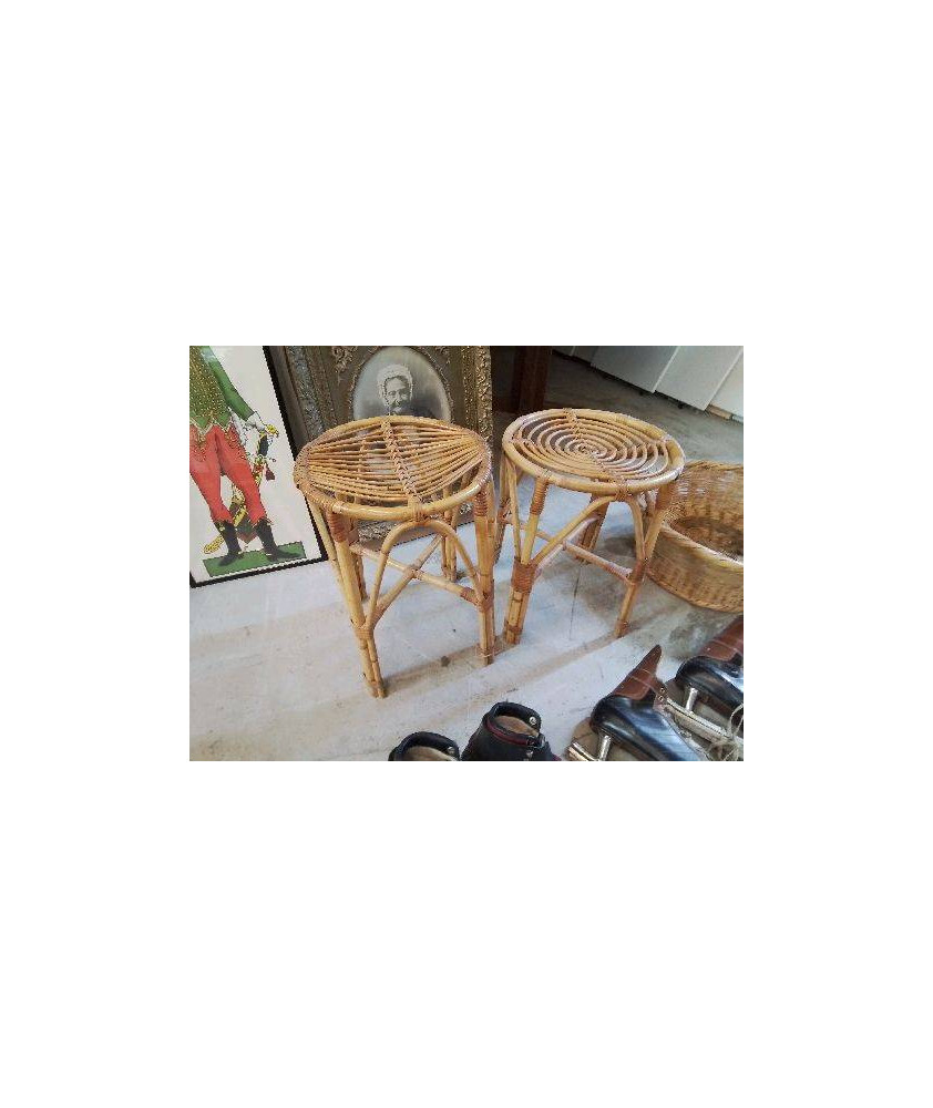 TABOURET EN ROTIN