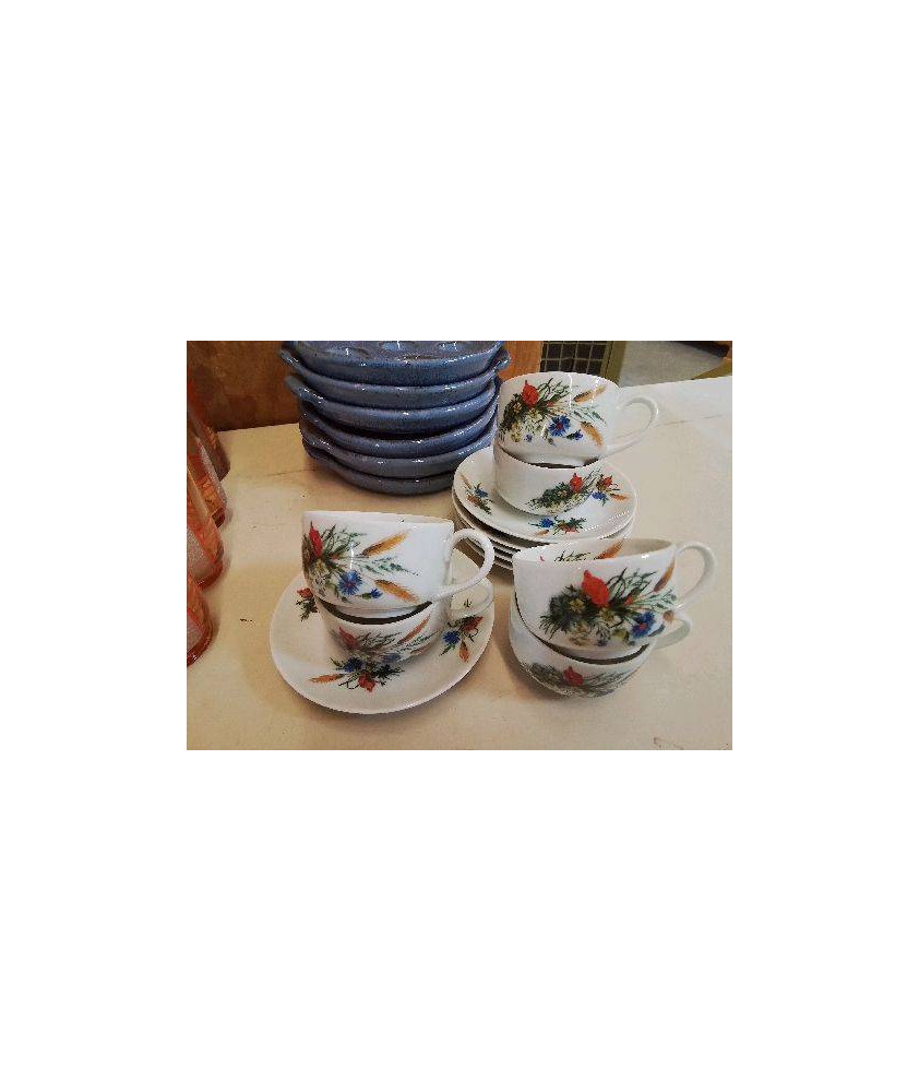 TASSE A CAFE AVEC SOUCOUPE EN PORCELAINE 